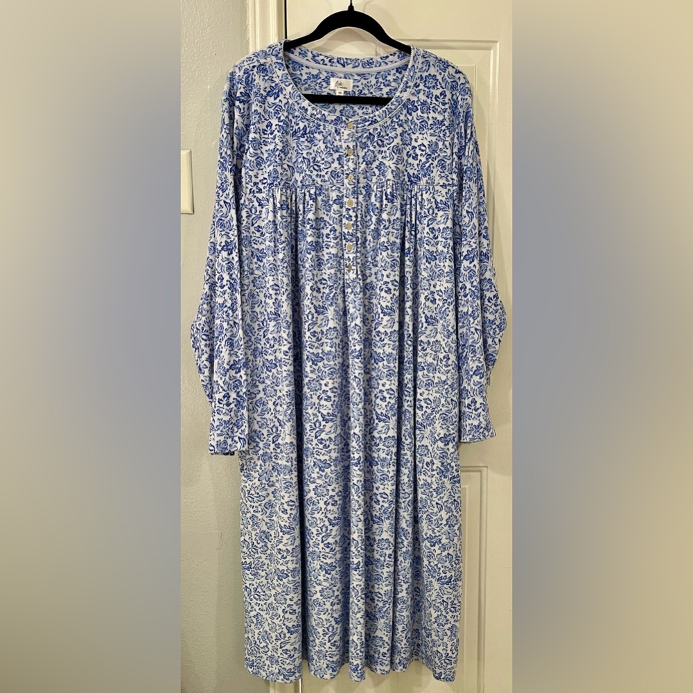 NWT Dalia Collection Plus Size Blue and White Floral Warm Nightgown sz 4X